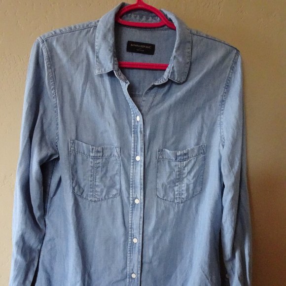Banana Republic Tops - Women's Banana Republic Button Down Soft Wash